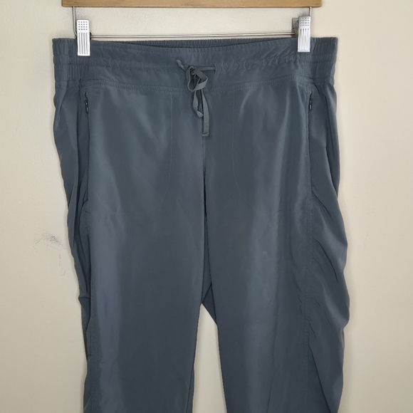 Athleta | Olive Green La Viva Capris Size 8 Pull On Drawstring Waist - Picture 2 of 8